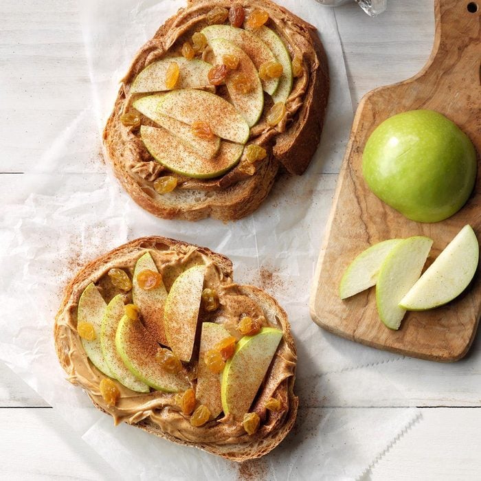 Peanut Butter Apple And Raisin Sandwich Exps Tohas19 239331 C04 18 6b